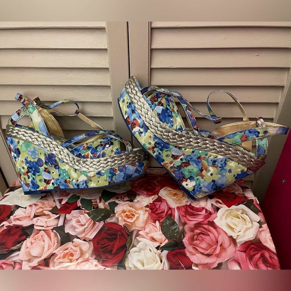 🌸POETIC LICENSE WEDGES🌸